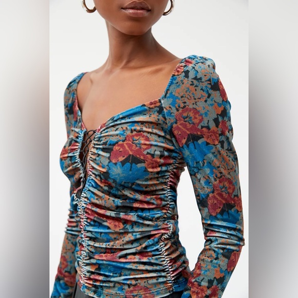 UO Georgia Velour Lace-Up Top - Floral Ruched Long Sleeve Velvet - Picture 2 of 8